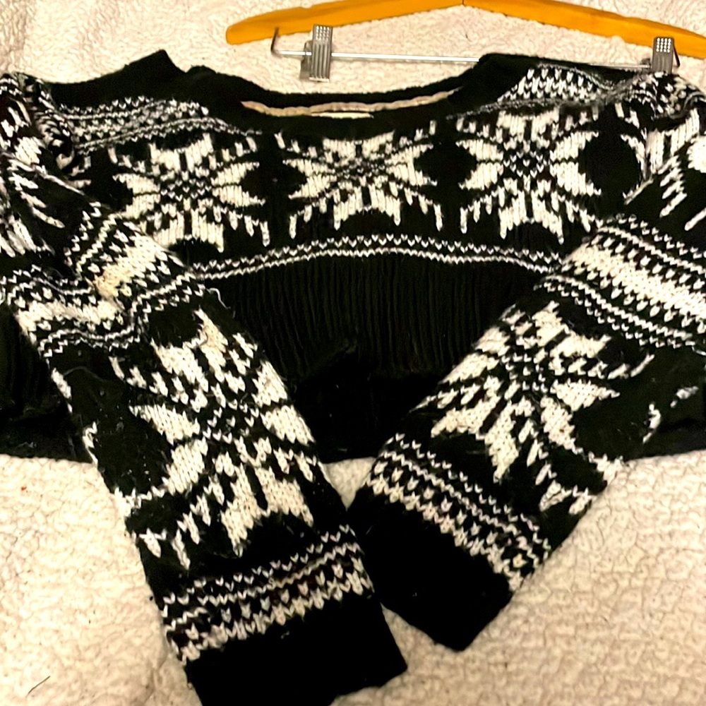 Aeropostale Black and White Cropped Sweater. Size S.